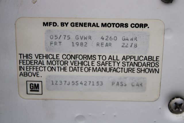 Chevrolet-Other-1975-White-Black-42