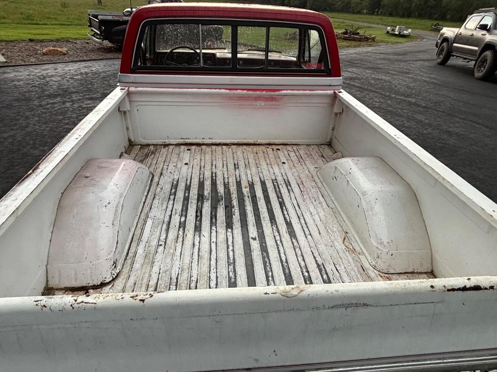 Chevrolet-Other-1984-White-Red-12