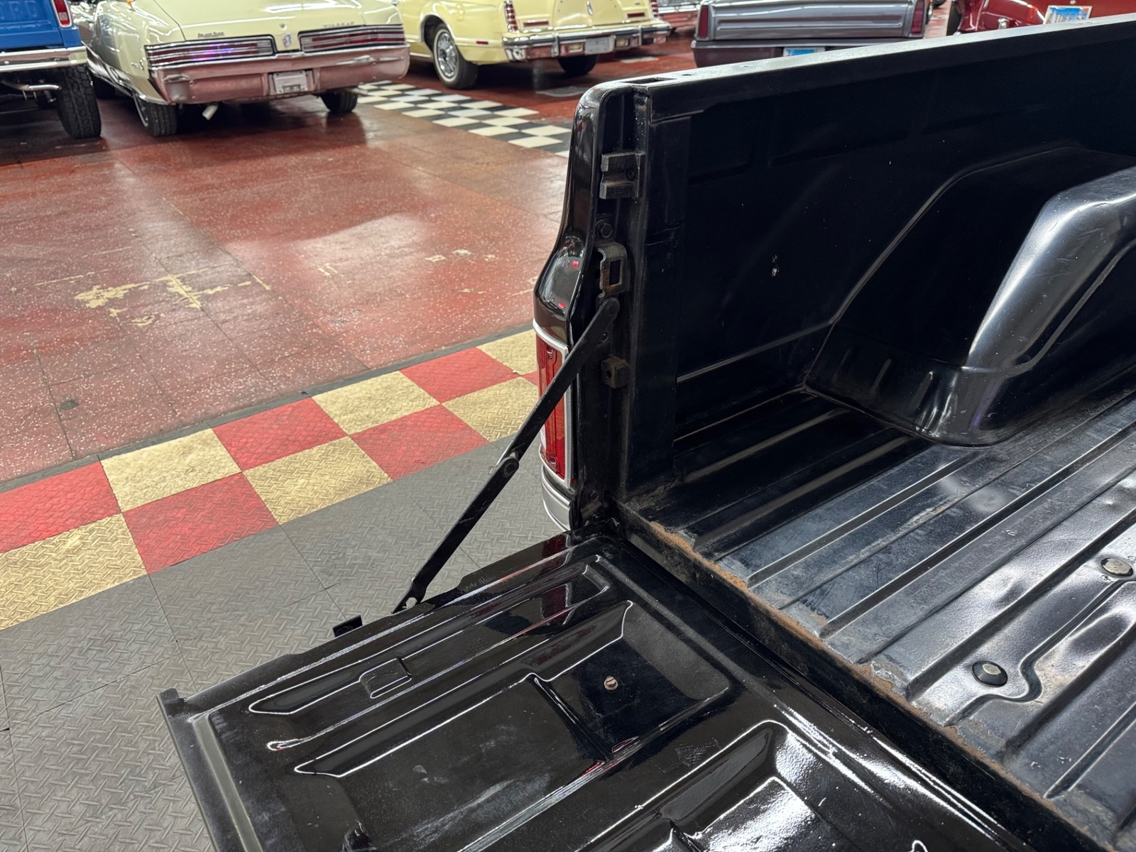 Chevrolet-Other-Pickups-1985-Pickup-29