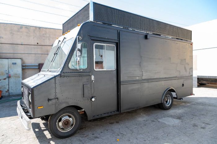 Chevrolet-P30-1985-Black-5