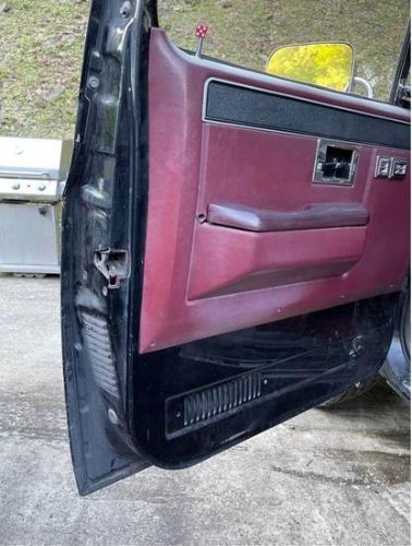 Chevrolet-Pickup-1985-Black-3