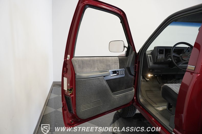 Chevrolet-Pickup-1990-Red-Crimson-Gray-13