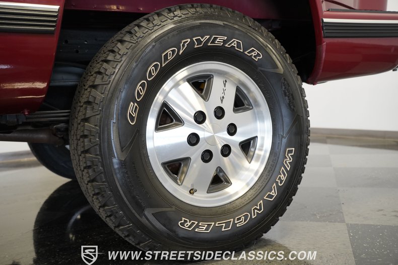 Chevrolet-Pickup-1990-Red-Crimson-Gray-21