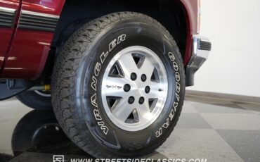 Chevrolet-Pickup-1990-Red-Crimson-Gray-36