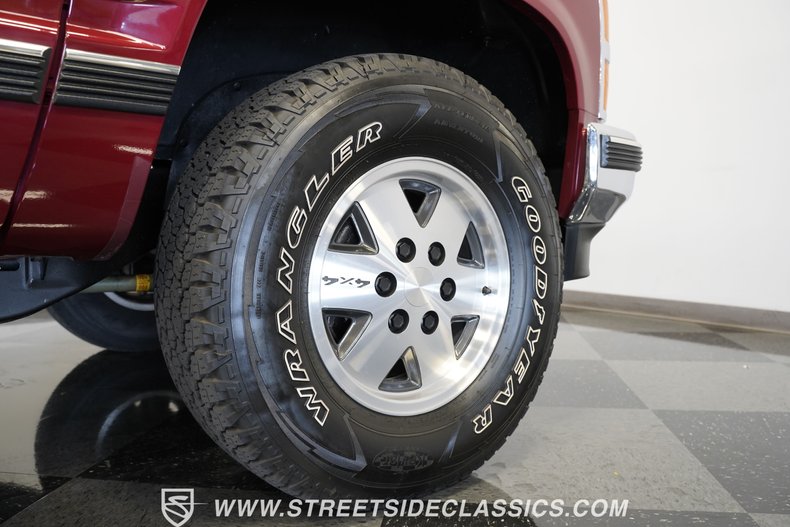 Chevrolet-Pickup-1990-Red-Crimson-Gray-36