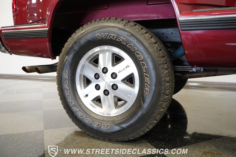 Chevrolet-Pickup-1990-Red-Crimson-Gray-40