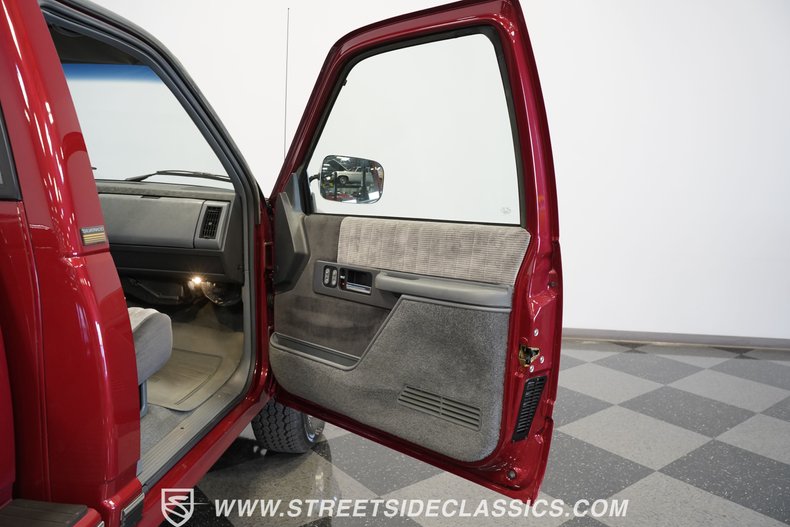 Chevrolet-Pickup-1990-Red-Crimson-Gray-42