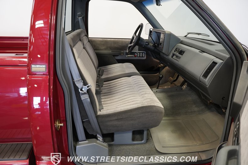 Chevrolet-Pickup-1990-Red-Crimson-Gray-43