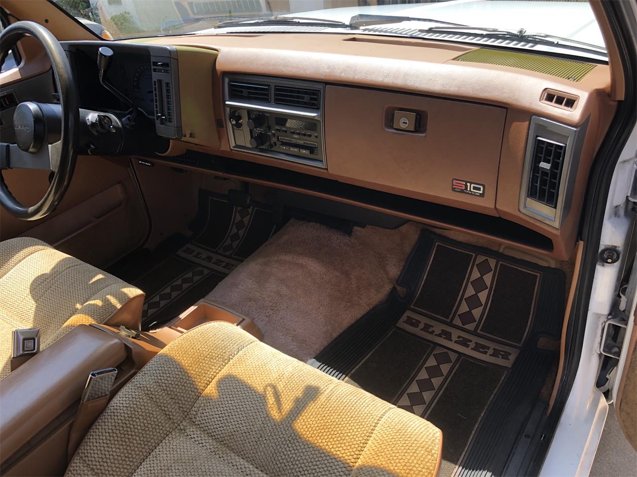 Chevrolet-S10-blazer-1988-White-Beige-10