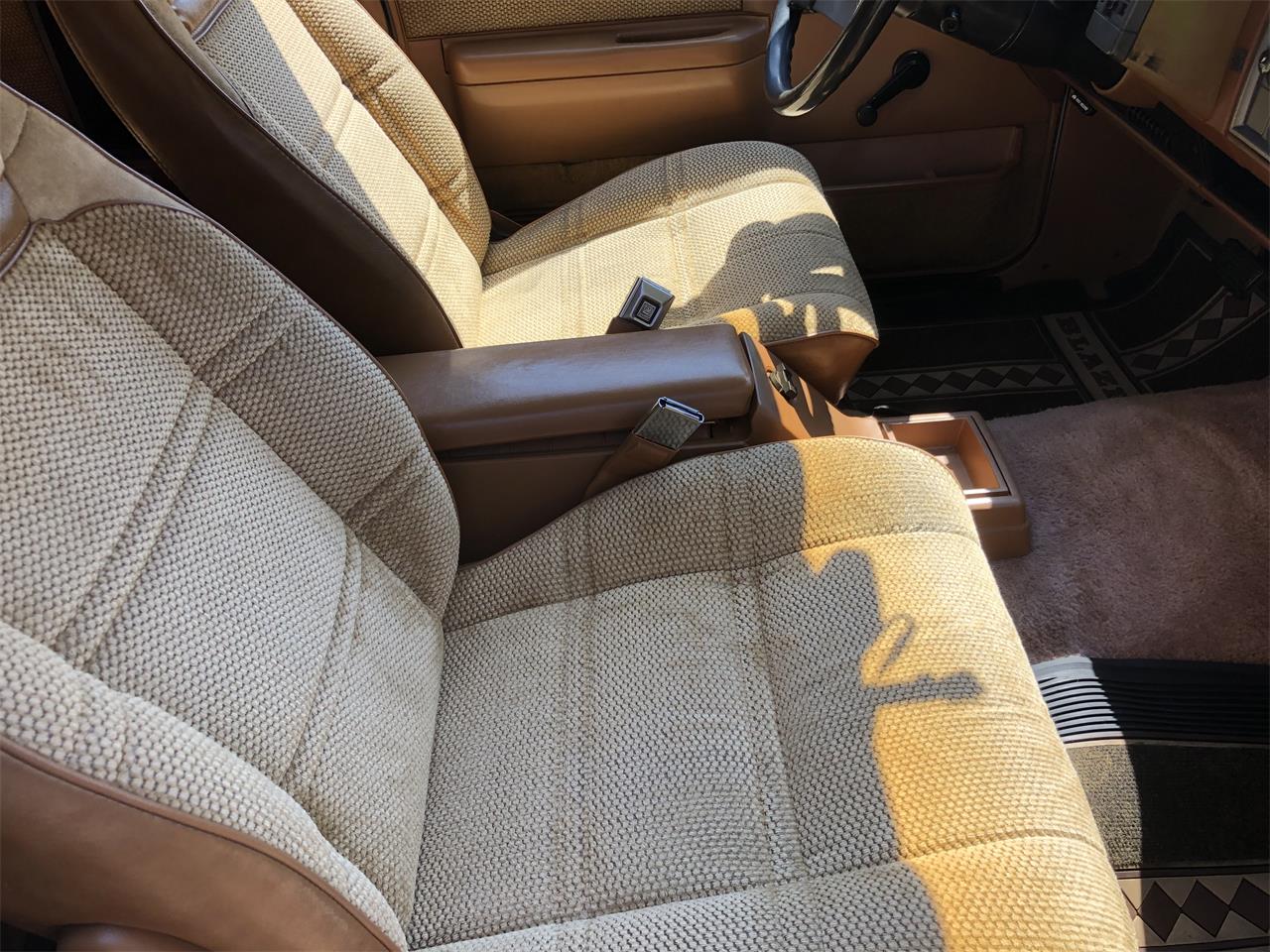 Chevrolet-S10-blazer-1988-White-Beige-11