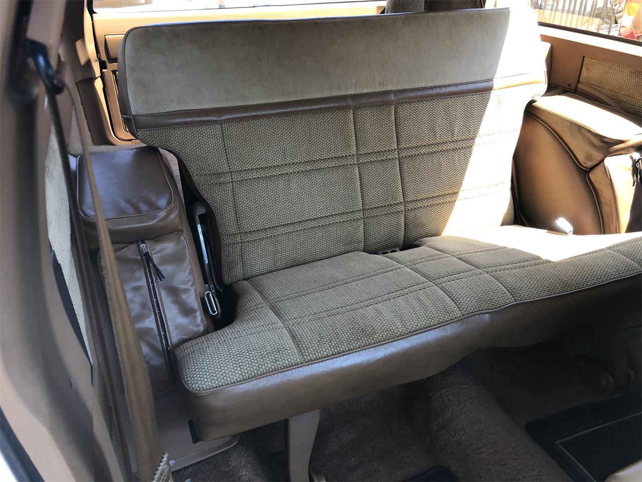 Chevrolet-S10-blazer-1988-White-Beige-12