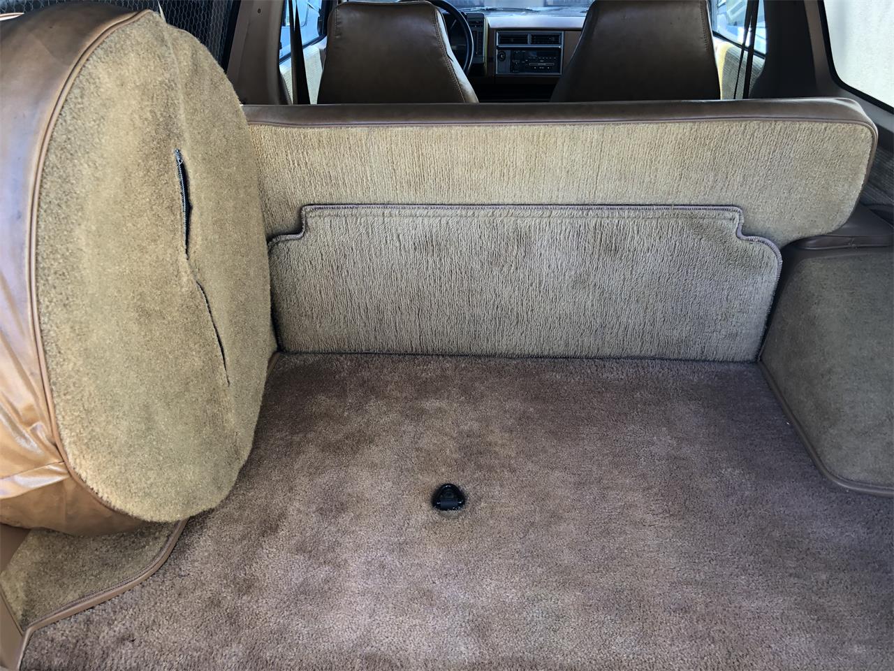 Chevrolet-S10-blazer-1988-White-Beige-13