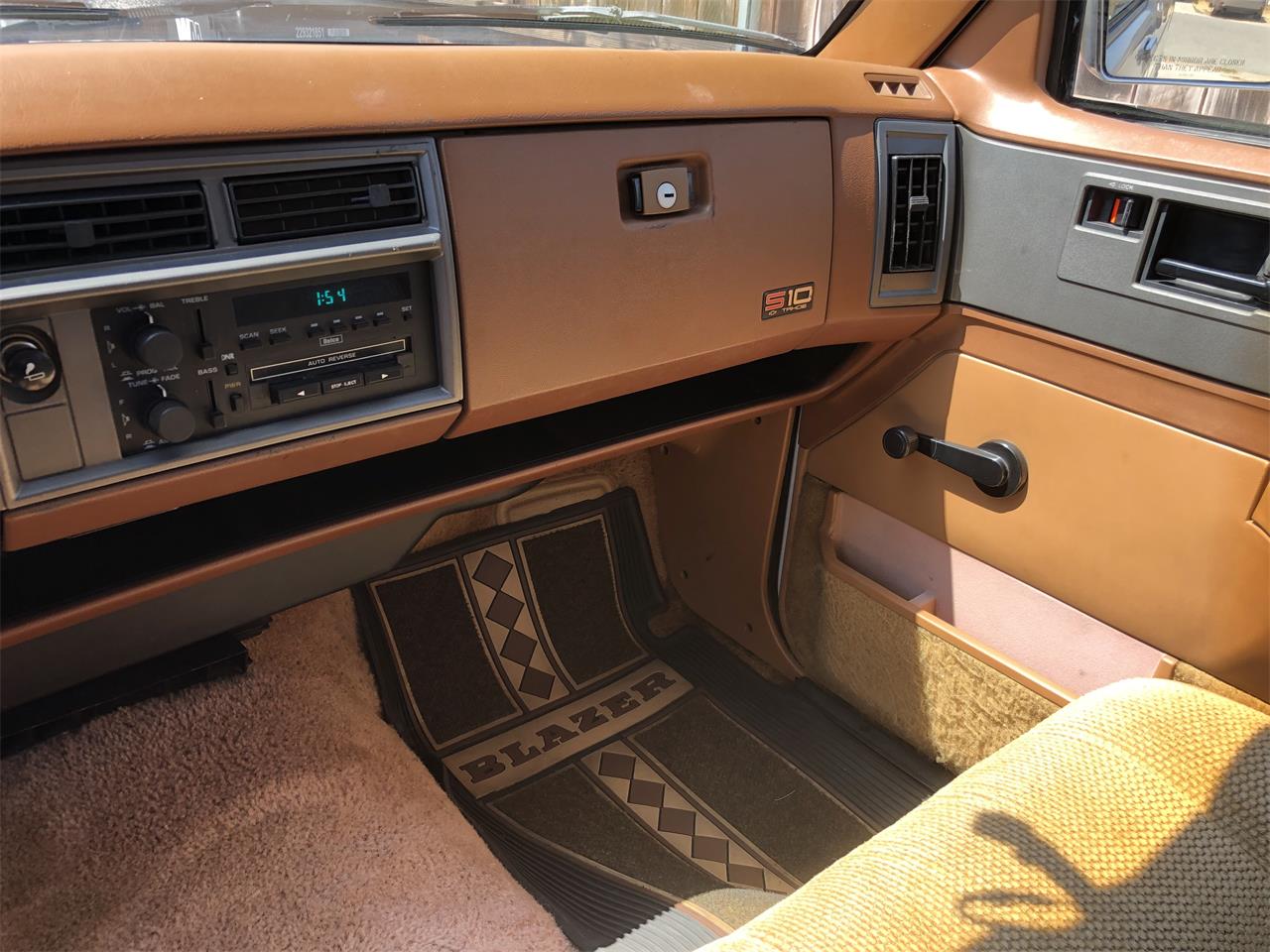 Chevrolet-S10-blazer-1988-White-Beige-16