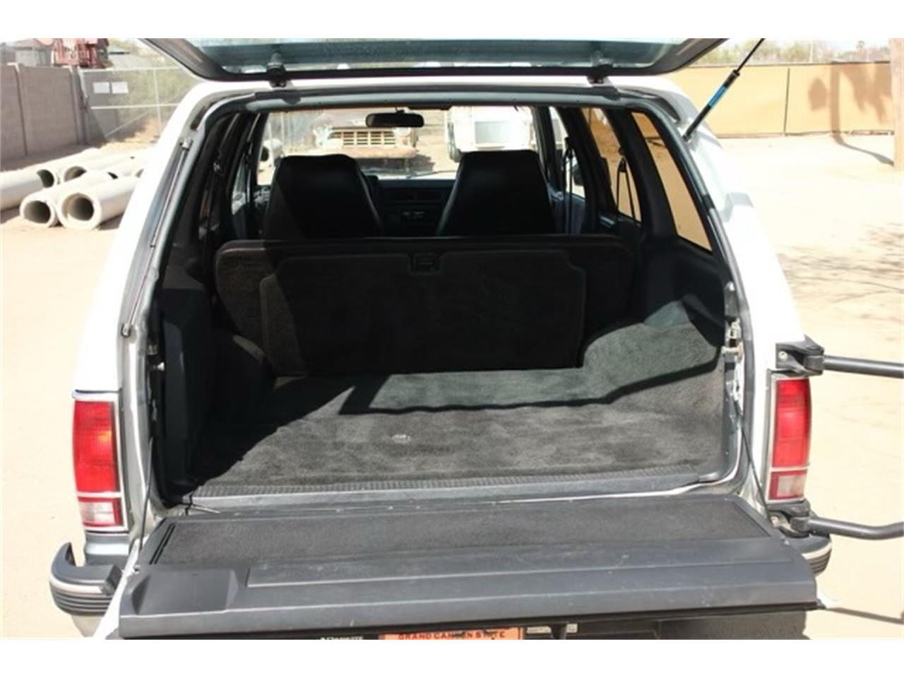Chevrolet-S10-blazer-1991-2-tone-WhiteGray-Gray-11