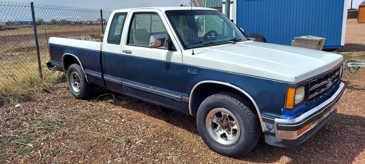 Chevrolet-S10-pickup-1989-white