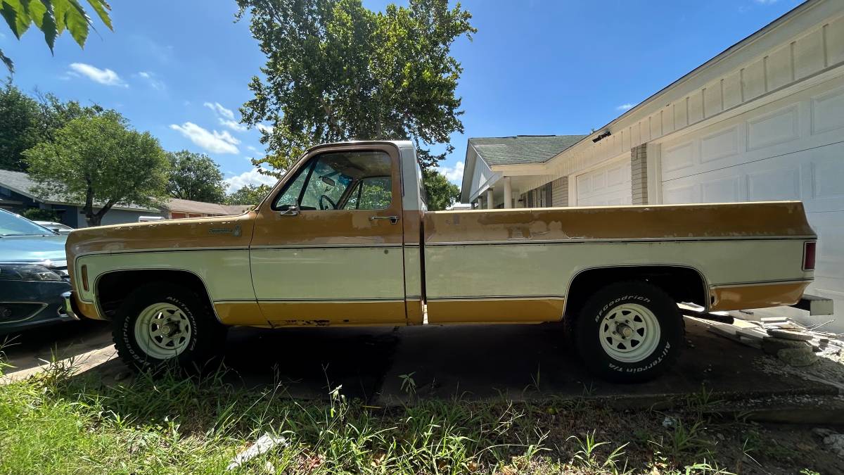 Chevrolet-Scottsdale-1975-yellow-2