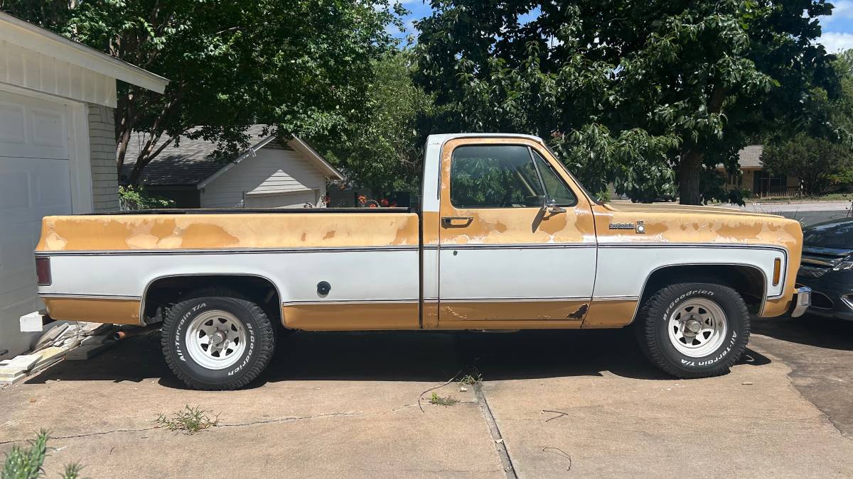 Chevrolet-Scottsdale-1975-yellow