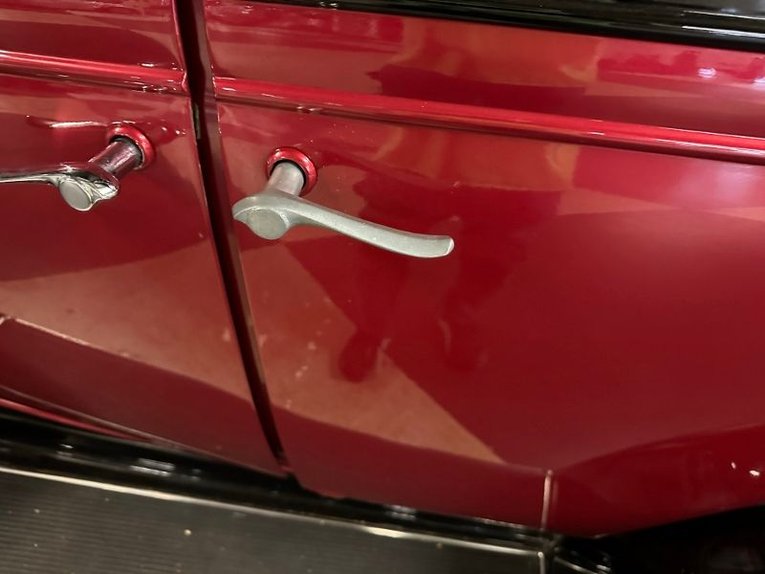 Chevrolet-Sedan-1931-Burgundy-Black-Tan-15