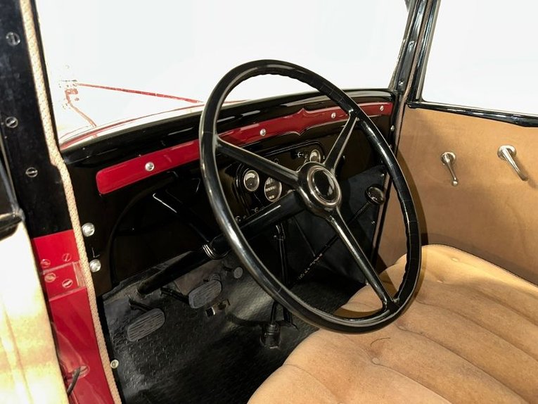 Chevrolet-Sedan-1931-Burgundy-Black-Tan-18