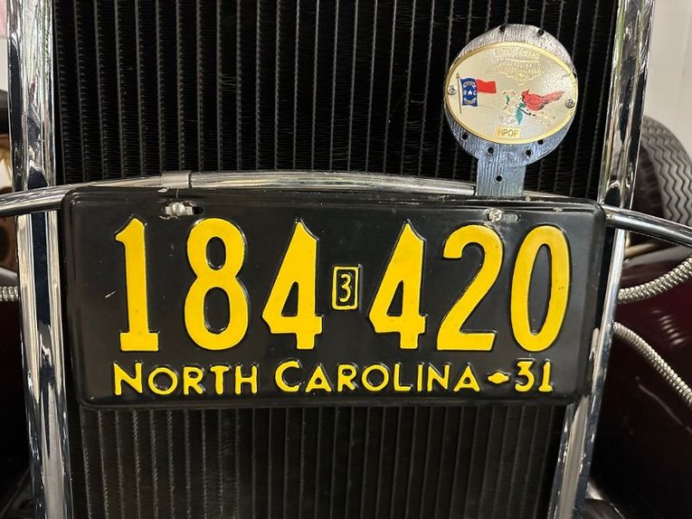 Chevrolet-Sedan-1931-Burgundy-Black-Tan-2