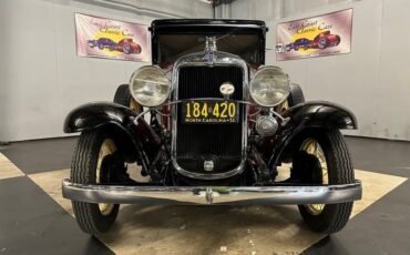 Chevrolet-Sedan-1931-Burgundy-Black-Tan-20
