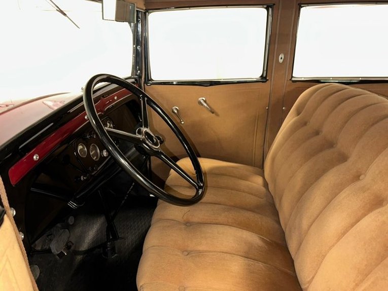 Chevrolet-Sedan-1931-Burgundy-Black-Tan-21
