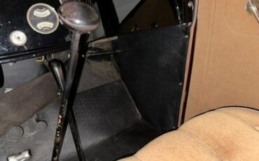 Chevrolet-Sedan-1931-Burgundy-Black-Tan-22