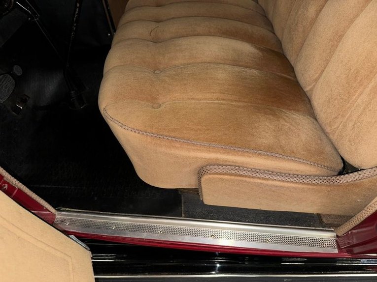 Chevrolet-Sedan-1931-Burgundy-Black-Tan-23