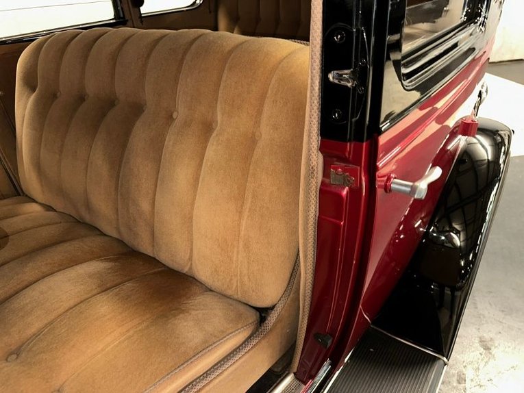 Chevrolet-Sedan-1931-Burgundy-Black-Tan-24