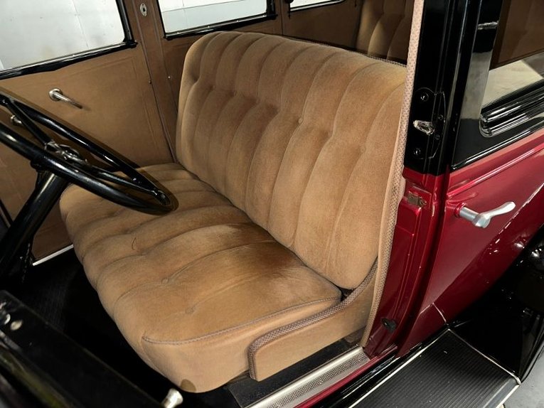 Chevrolet-Sedan-1931-Burgundy-Black-Tan-25