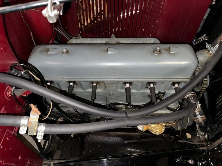 Chevrolet-Sedan-1931-Burgundy-Black-Tan-3