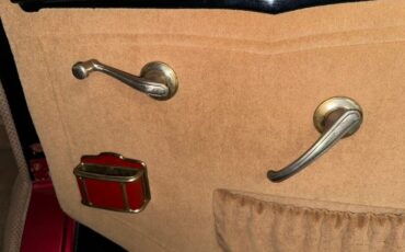Chevrolet-Sedan-1931-Burgundy-Black-Tan-32