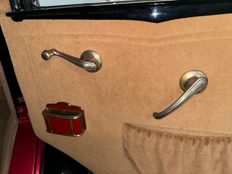 Chevrolet-Sedan-1931-Burgundy-Black-Tan-32