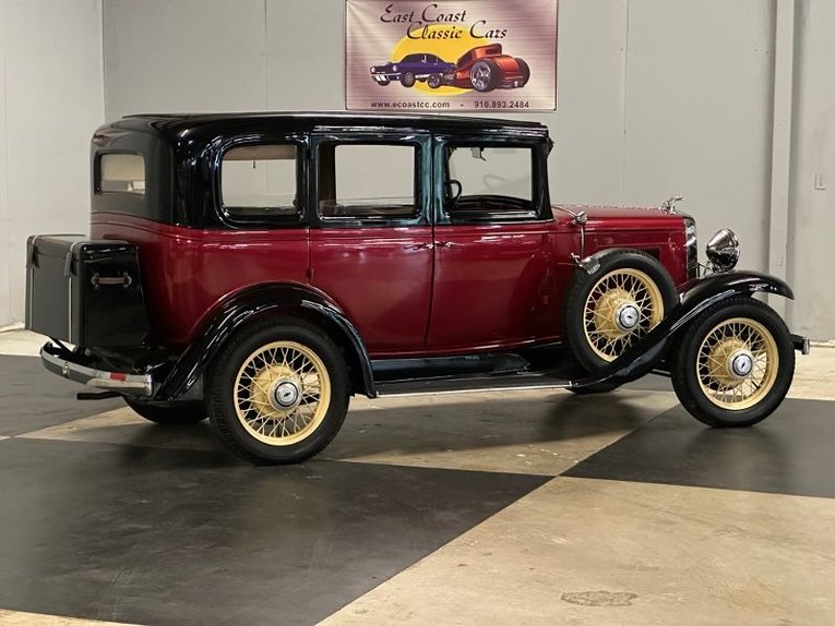 Chevrolet-Sedan-1931-Burgundy-Black-Tan-36