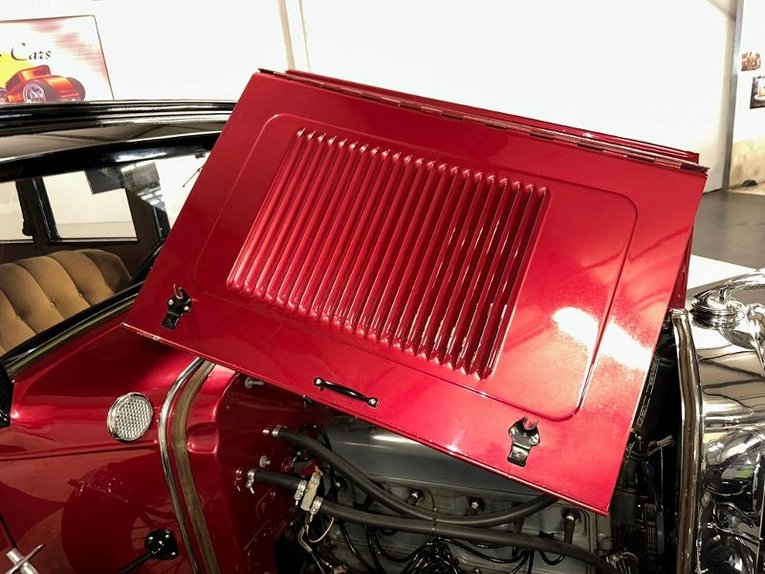 Chevrolet-Sedan-1931-Burgundy-Black-Tan-37