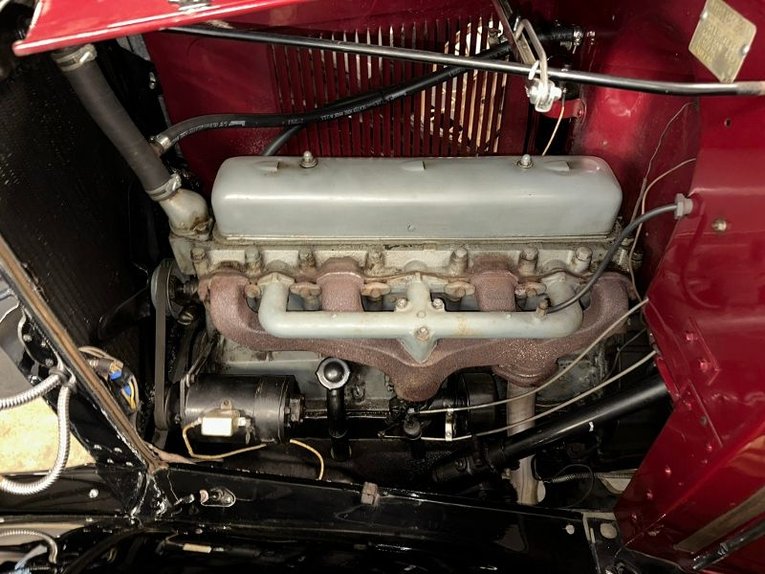 Chevrolet-Sedan-1931-Burgundy-Black-Tan-39