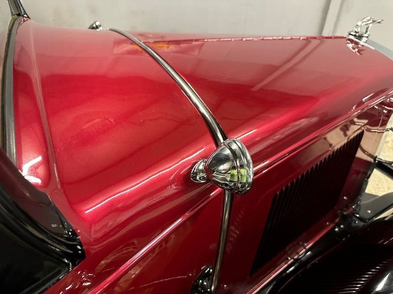 Chevrolet-Sedan-1931-Burgundy-Black-Tan-41