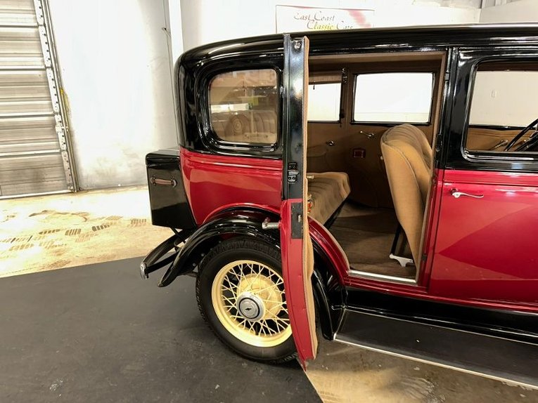 Chevrolet-Sedan-1931-Burgundy-Black-Tan-43