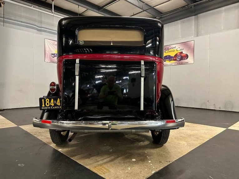 Chevrolet-Sedan-1931-Burgundy-Black-Tan-44