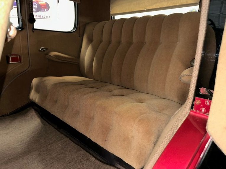 Chevrolet-Sedan-1931-Burgundy-Black-Tan-8