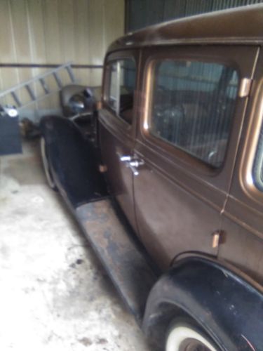 Chevrolet-Sedan-1933-1