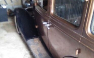 Chevrolet-Sedan-1933-10
