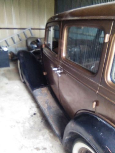 Chevrolet-Sedan-1933-10