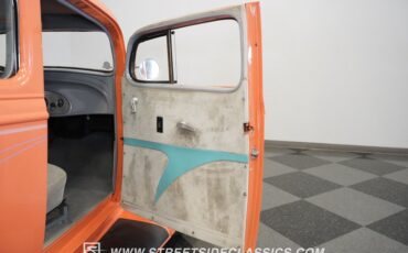 Chevrolet-Sedan-1934-Peach-Gray-23