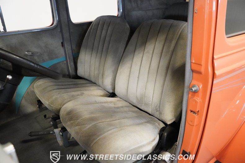 Chevrolet-Sedan-1934-Peach-Gray-36