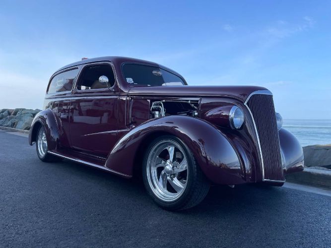 Chevrolet-Sedan-1937-Maroon-Tan-1