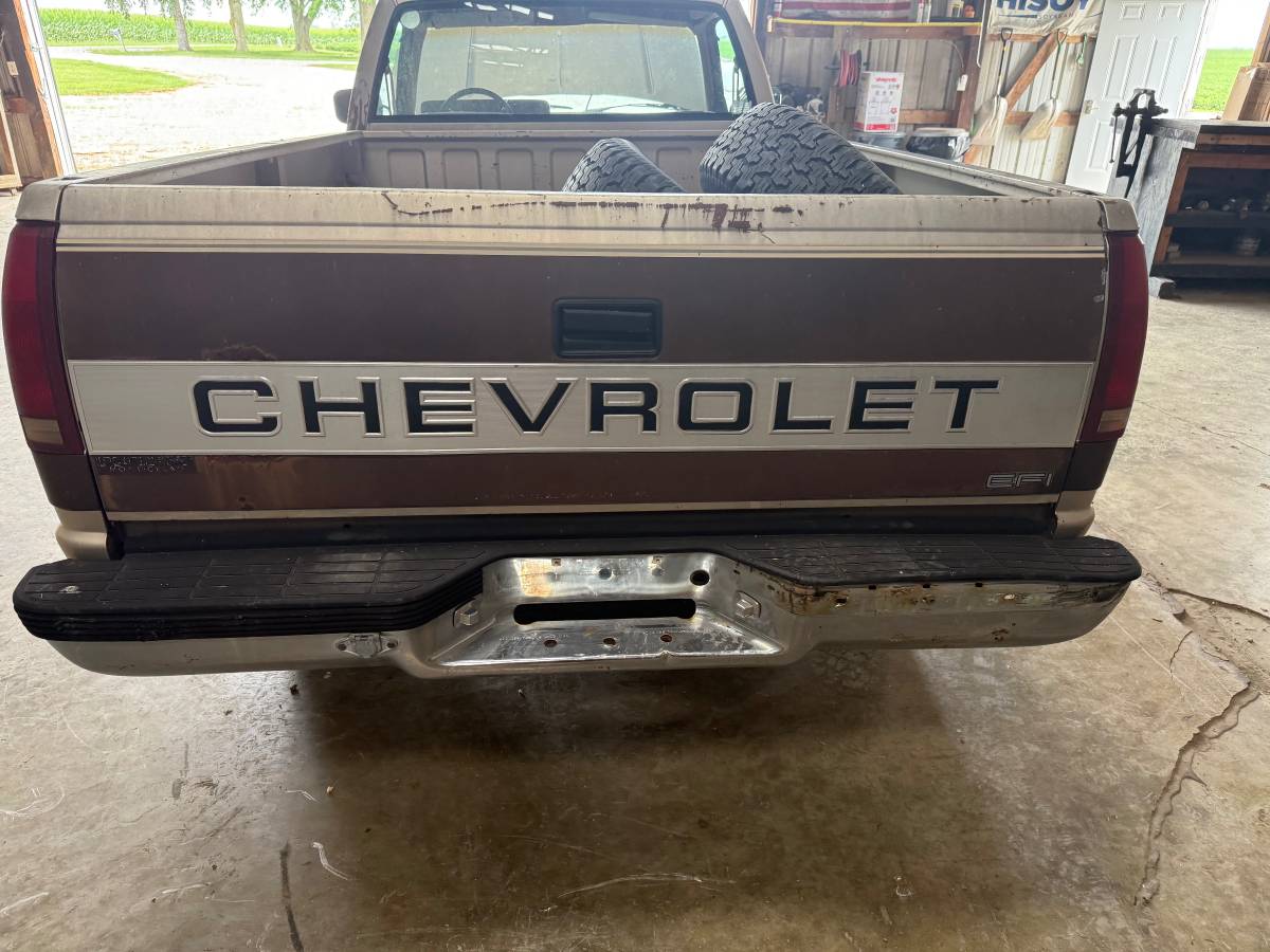 Chevrolet-Silverado-1500-1988-brown-3