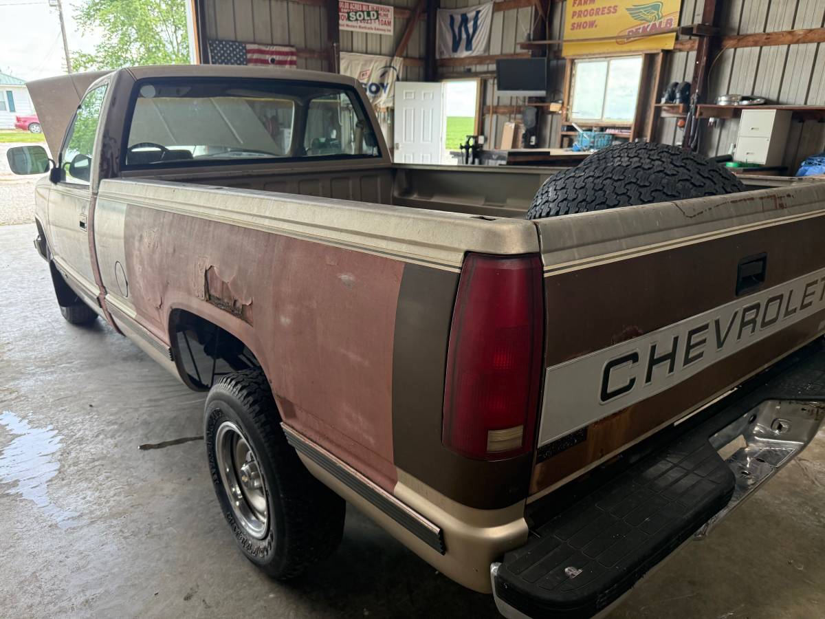 Chevrolet-Silverado-1500-1988-brown-4