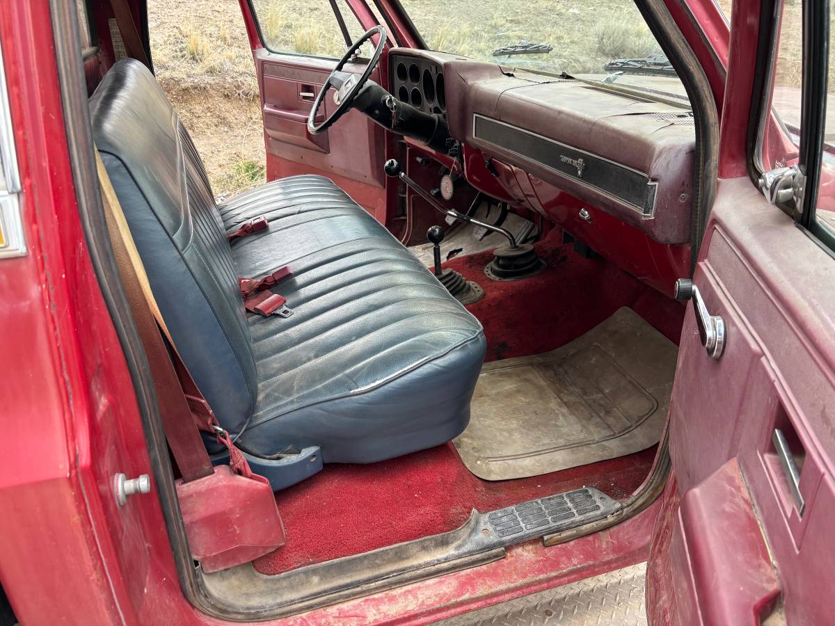 Chevrolet-Silverado-1982-red-10