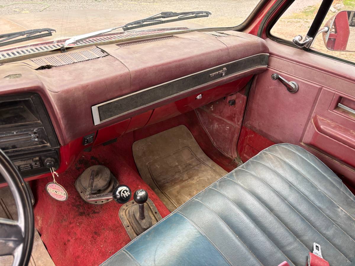 Chevrolet-Silverado-1982-red-9